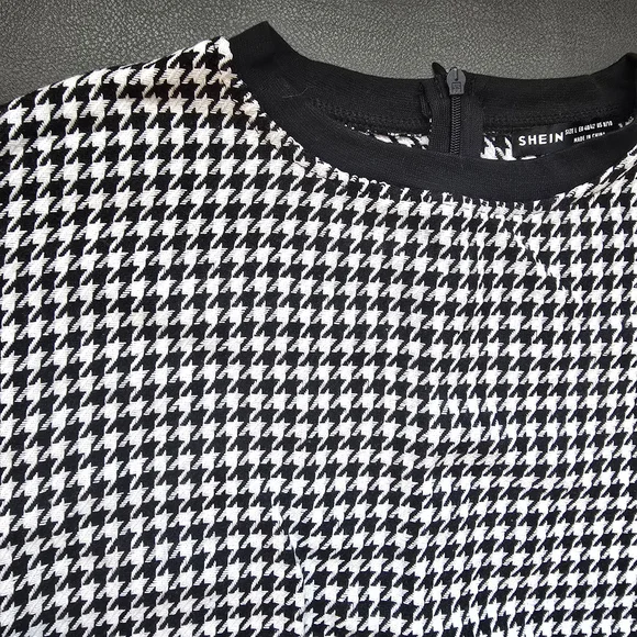 Black and White Houndstooth Crop Sweater - Picture 6 of 9